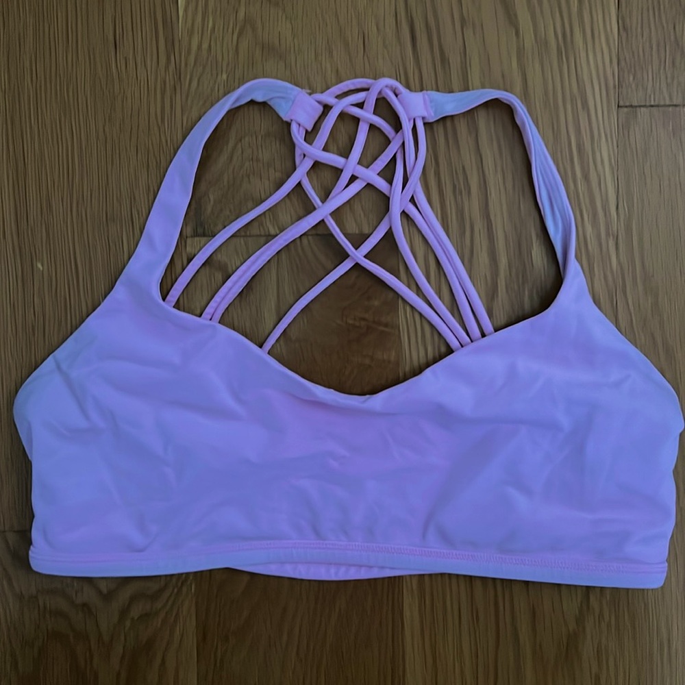 Light pink lululemon sports bra